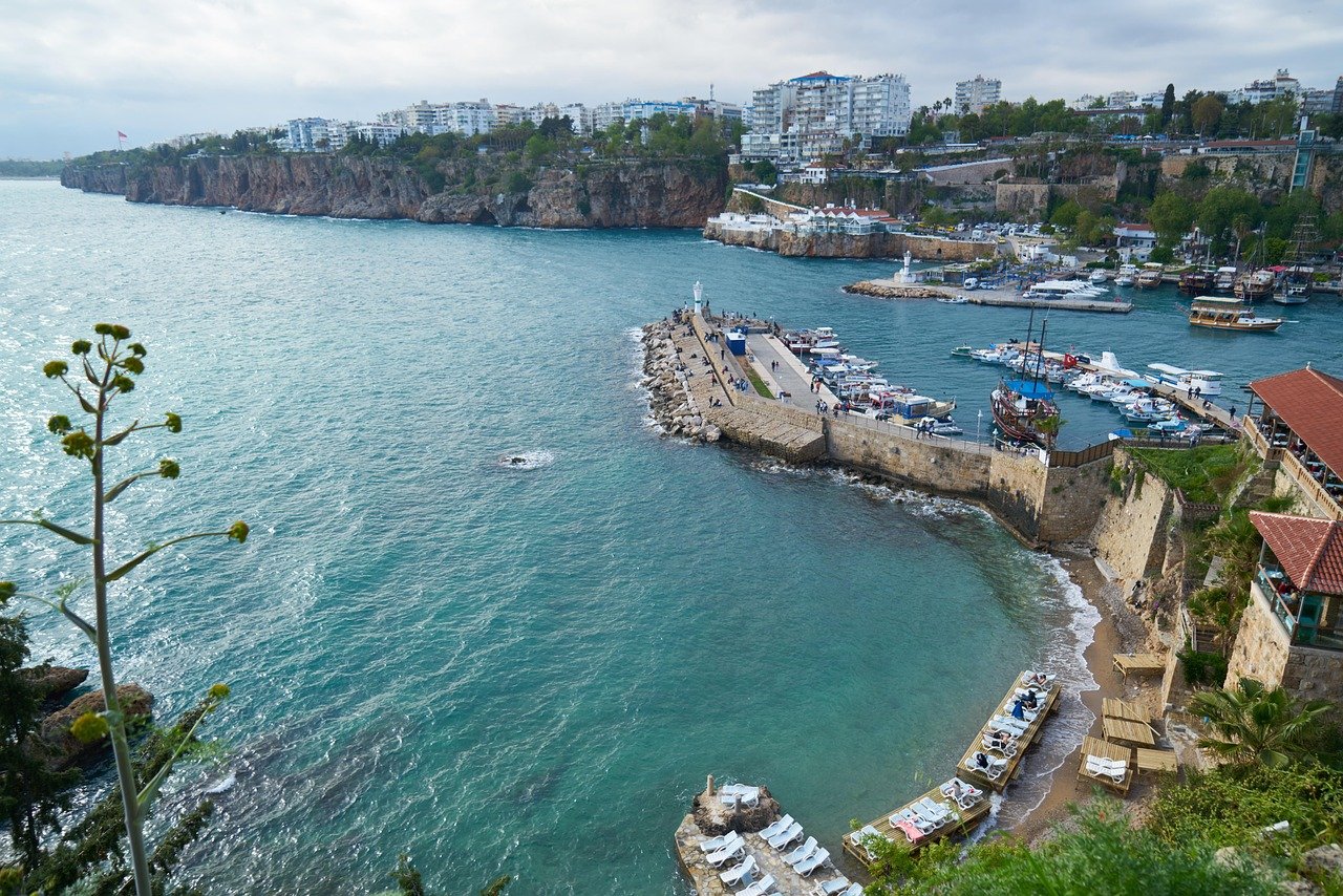 Milde Winterreisen zur Küste von Antalya: Sonnige Auszeiten im Winterparadies