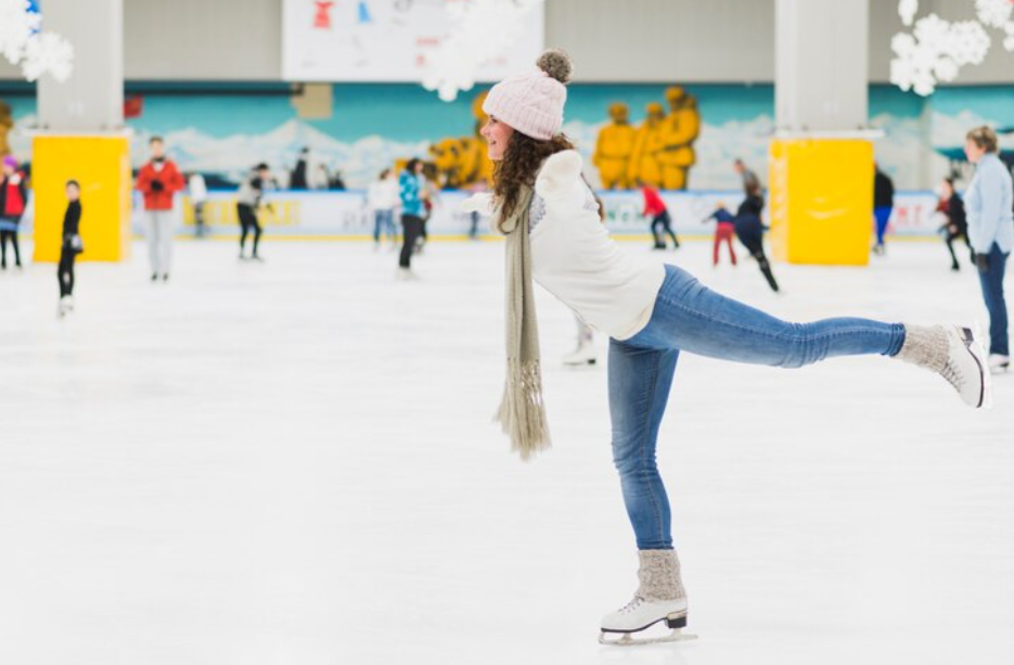 Sommer- und Winterspaß: Wie Kunsteislaufflächen das ganze Jahr Freude bringen